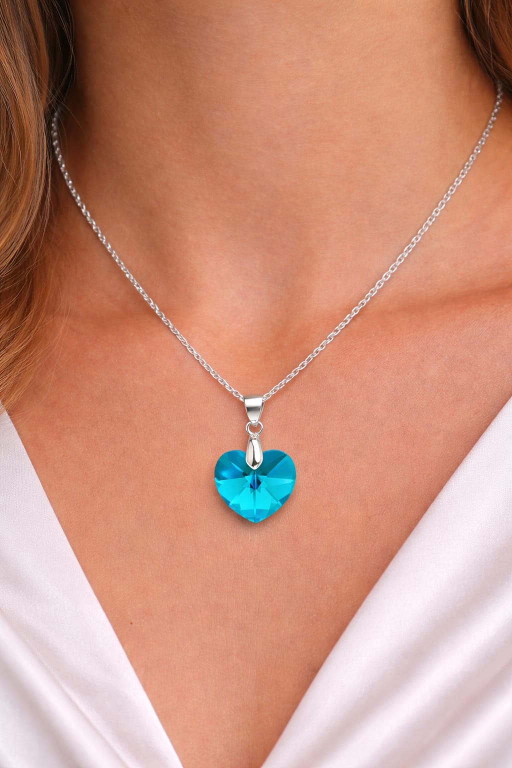 Colar Feminino Prata Singapura com Pingente Coração Swarovski 18mm Blue AB