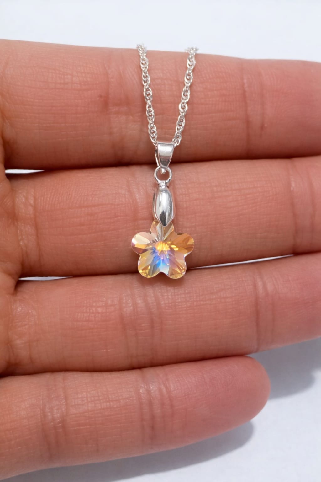 Colar Feminino Prata Singapura com Pingente Flor Swarovski 12mm Aurora Boreal