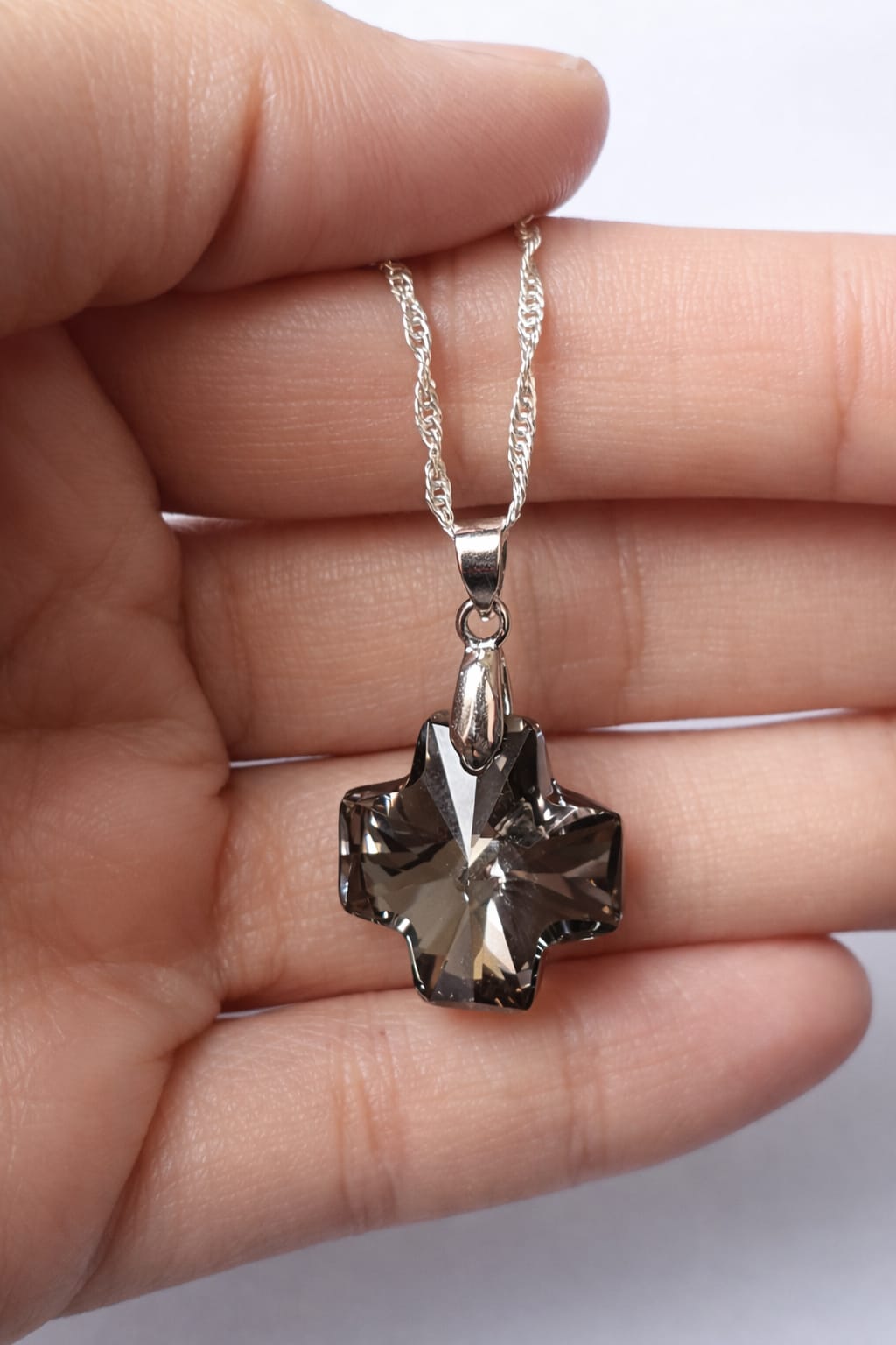 Colar Feminino Prata Singapura com Pingente Cruz Swarovski 20mm Metalic Silver