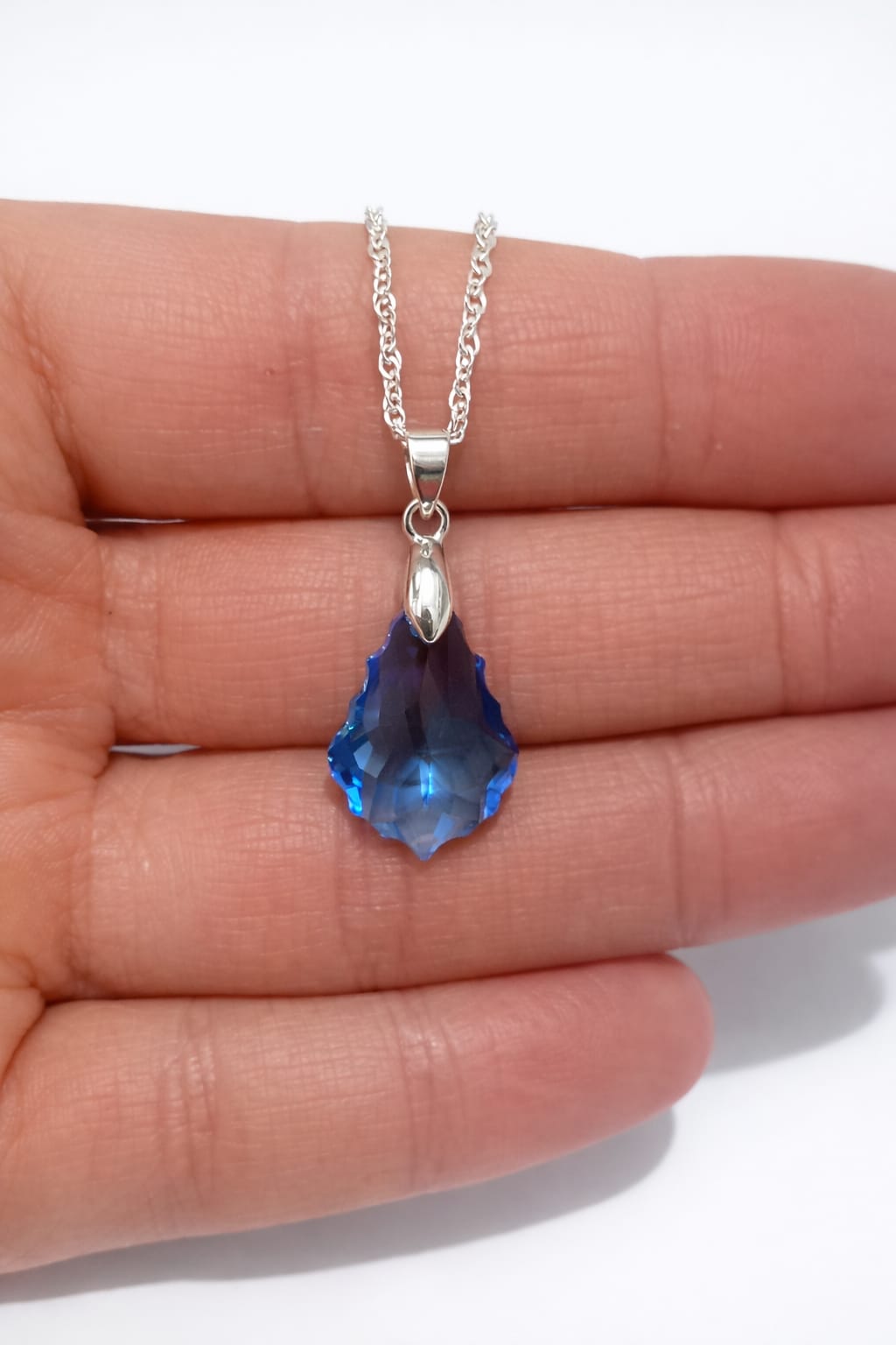 Colar Feminino Prata Singapura com Pingente Folha Milênio Swarovski 22mm Aquamarine