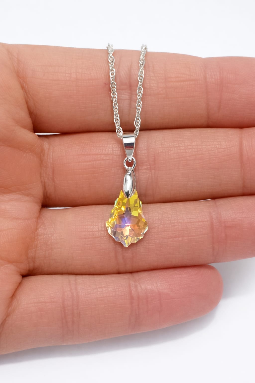 Colar Feminino Prata Singapura com Pingente Folha Milênio Swarovski 16mm Aurora Boreal