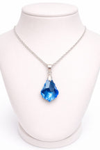 Colar Feminino Prata Singapura com Pingente Folha Milênio Swarovski 22mm Aquamarine