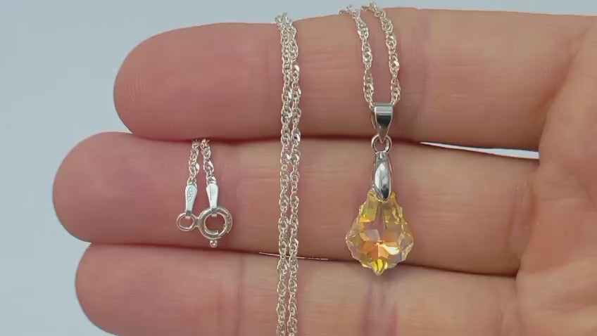 Colar Feminino Prata Singapura com Pingente Folha Milênio Swarovski 16mm Aurora Boreal